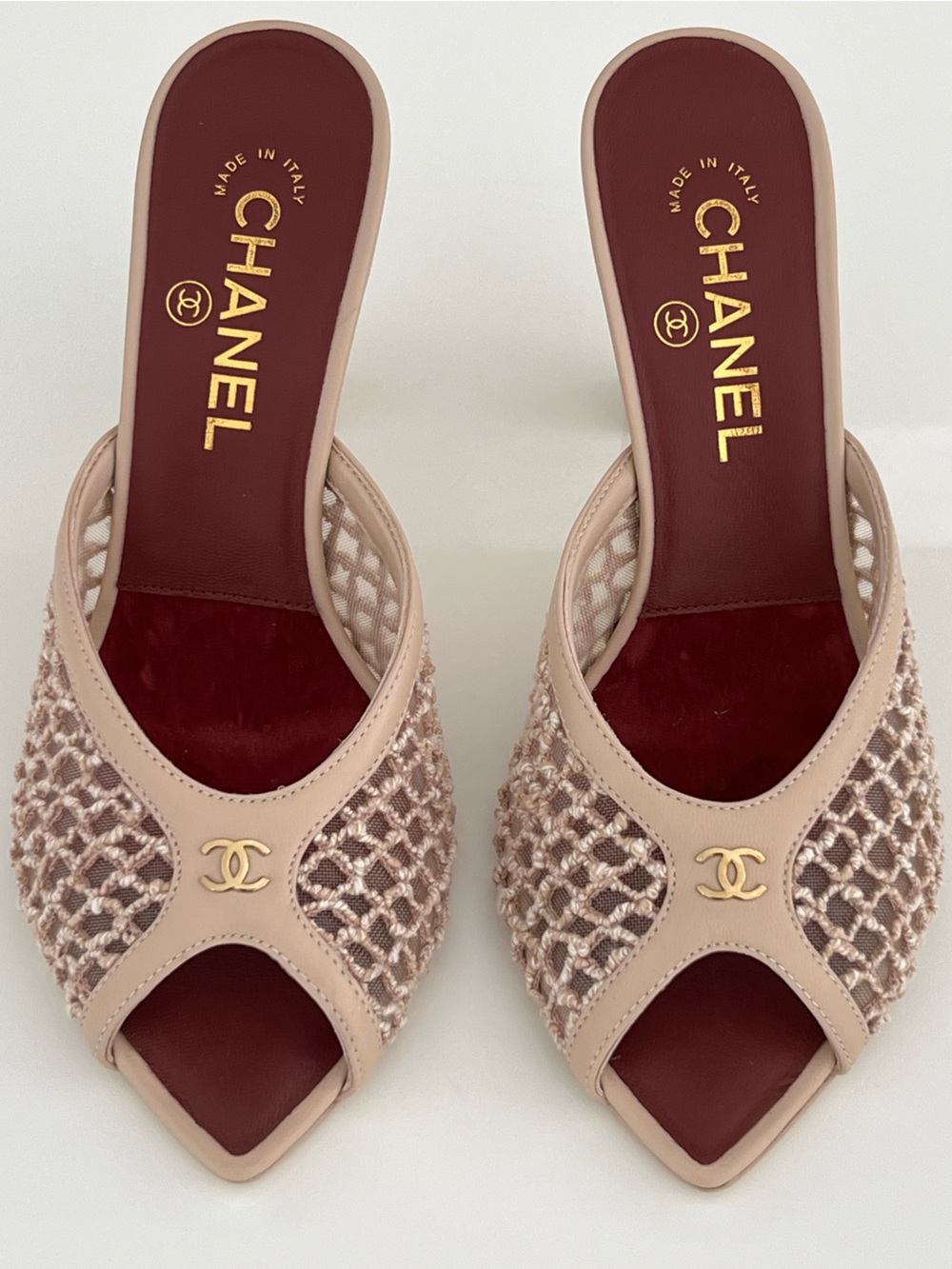 CHANEL 26M COCO BEACH BEIGE SANDALS SIZE IT 37.5 / US 7.5 NIB!